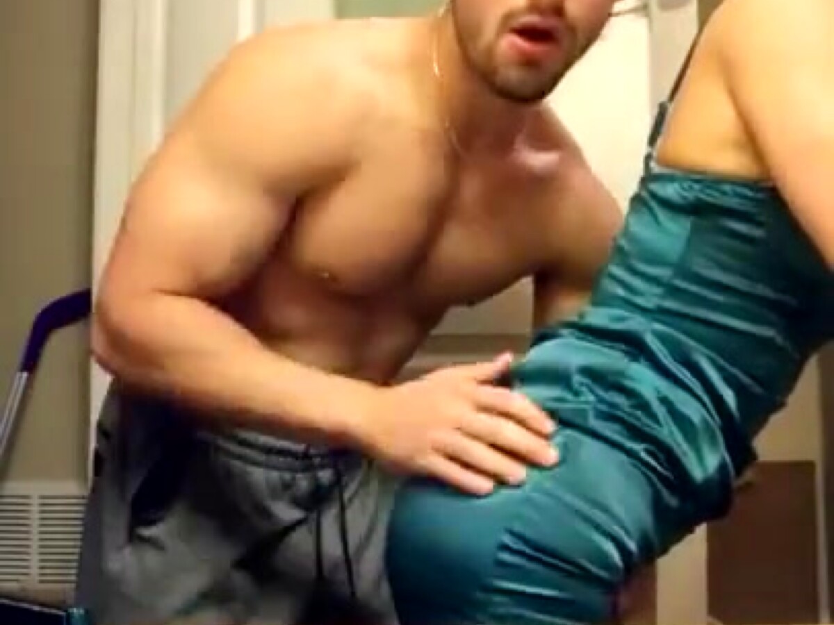 Play 'Bored boyfriend fucks me hard after shower'
