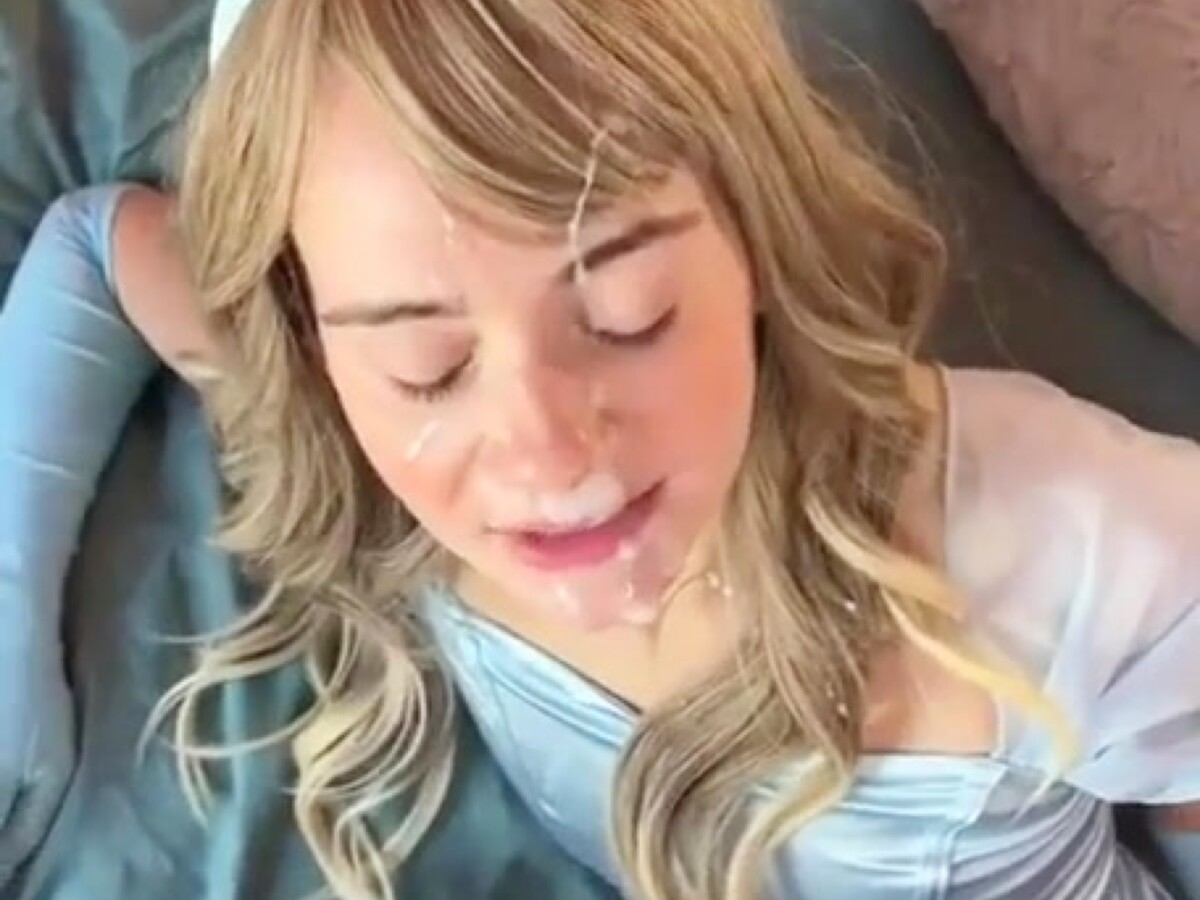 Play 'Cinderella gets a huge facial after a hard doggystyle ride'