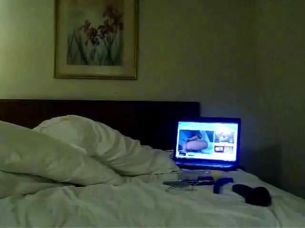 Play 'How deep can I stretch my vagina in this doggy style?'