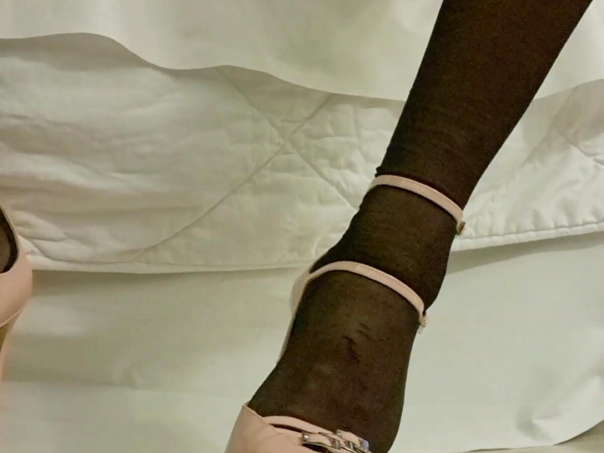 Play 'Sissy Heidy upskirt'